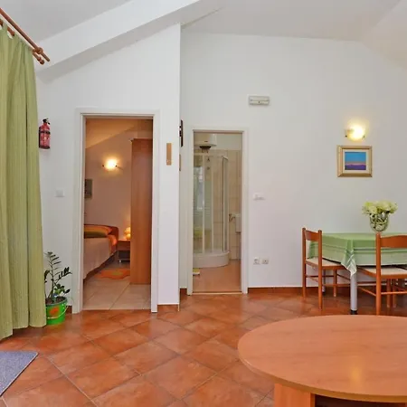 Andri - 100m From Sea Apartman *